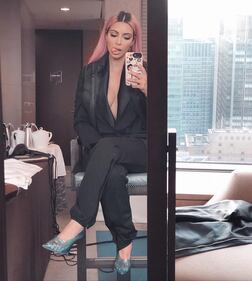 Kim Kardashian, topless e capelli rosa sui social 5