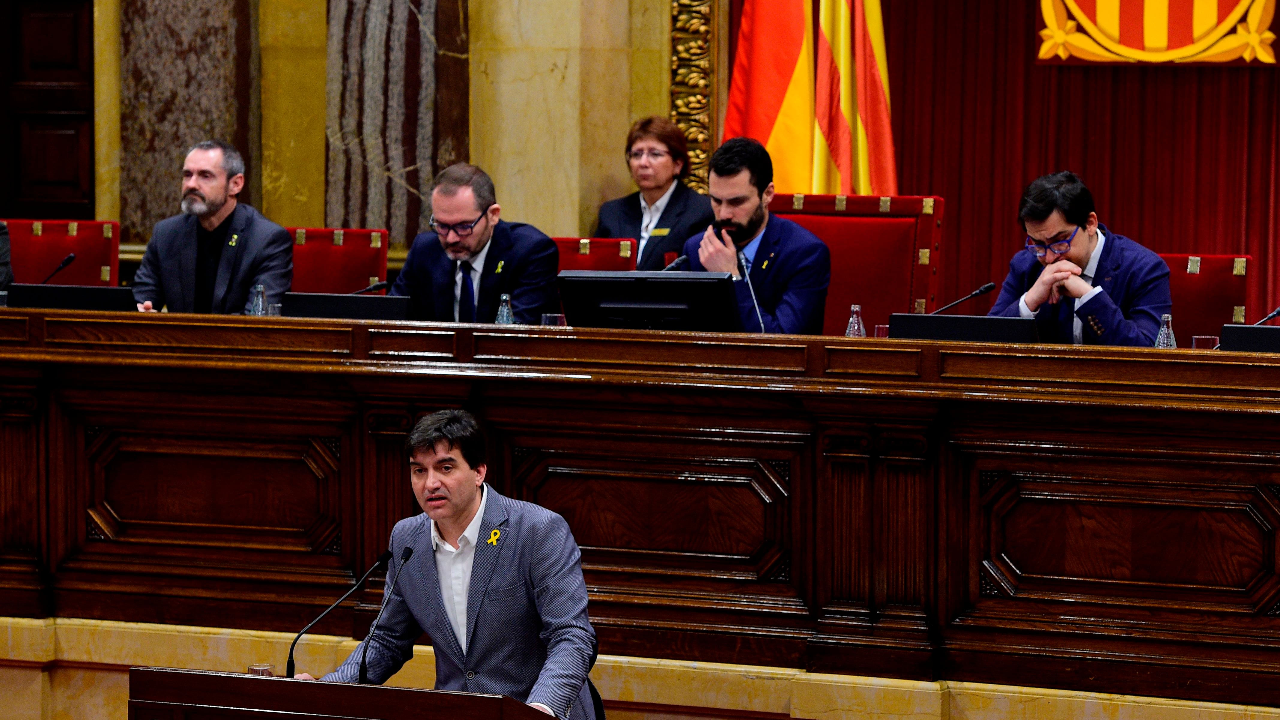Il pugno duro di Madrid: altri secessionisti arrestati. Puigdemont fugge ancora