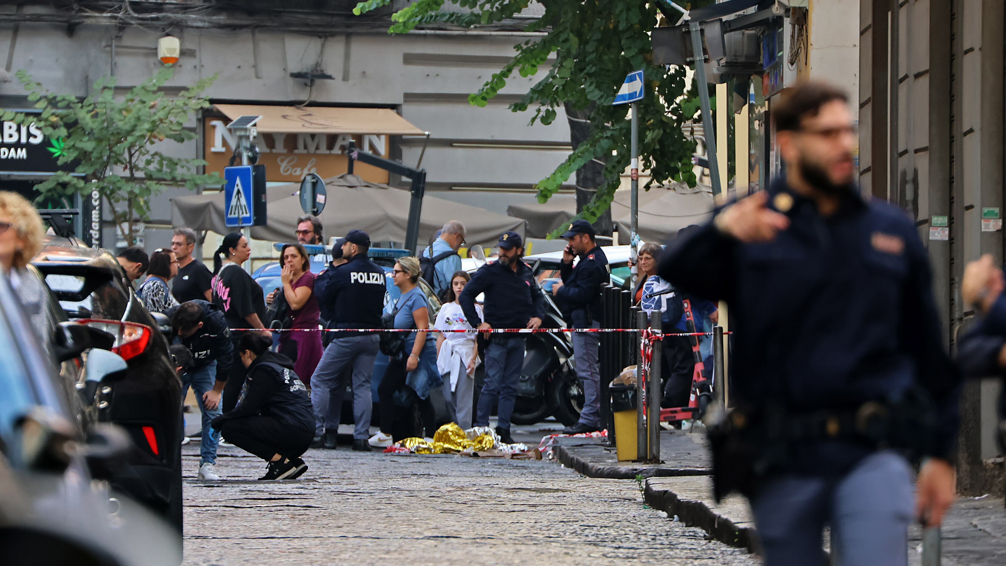 Sparatoria in centro tra baby gang. 15enne ucciso davanti alla chiesa