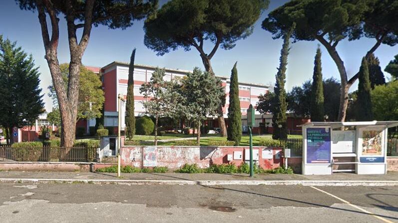 "Mi provocava, quel rapporto...". E spunta una chat tra lo studente e la preside