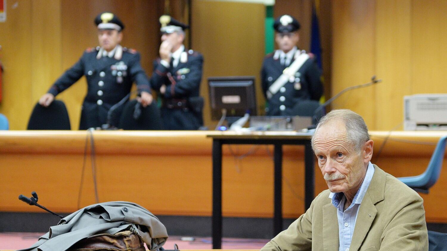 Tra venduti e ravveduti Erri resta coerente