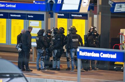 Rotterdam, l'arresto del sospetto terrorista in stazione 2