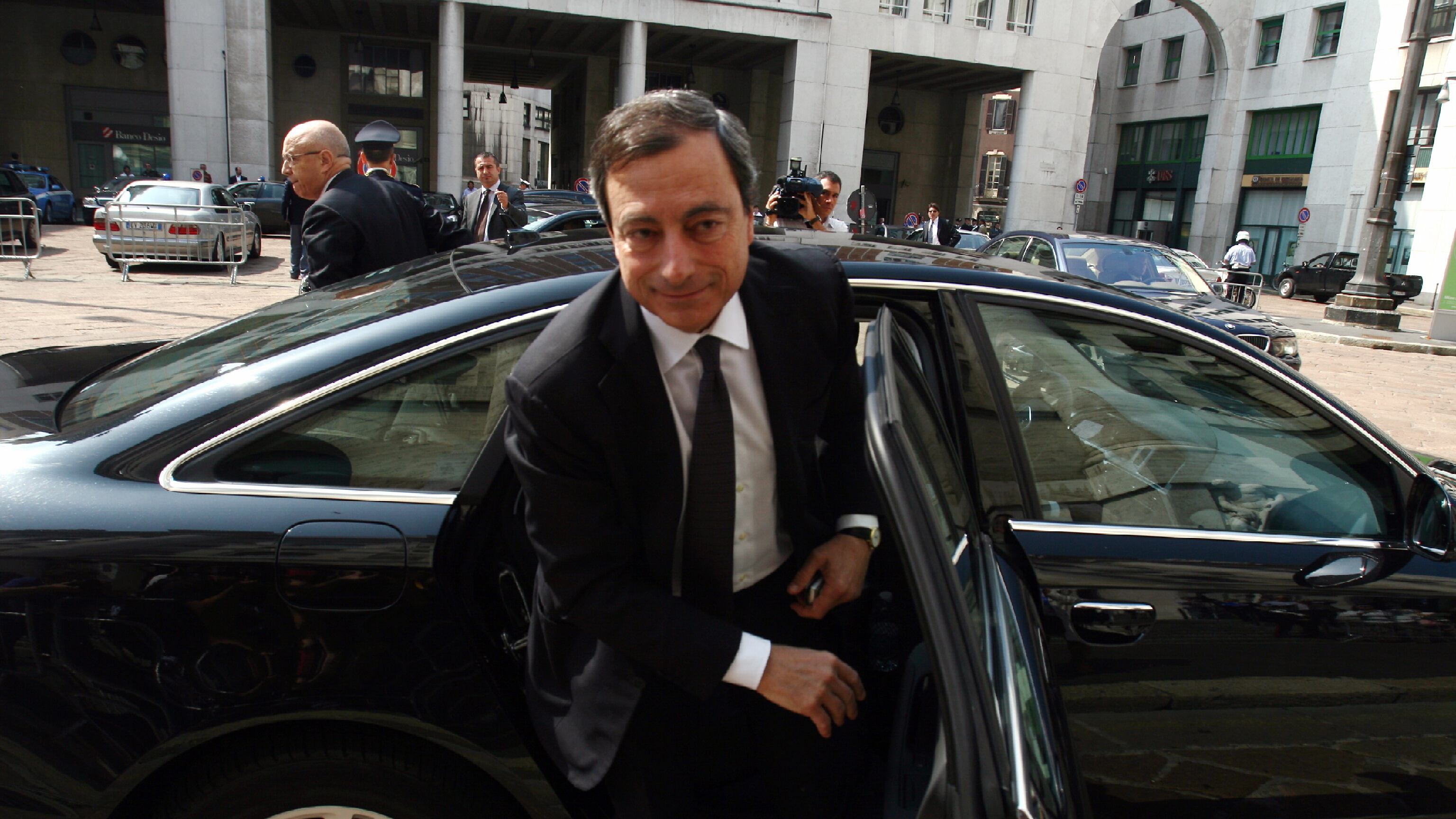 La ricetta di Draghi: "Meno tasse e riduzione spesa pubblica"