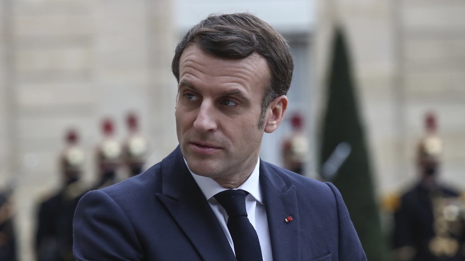 Scarpe, telefoni, auto crivellate. A Parigi il museo del terrorismo