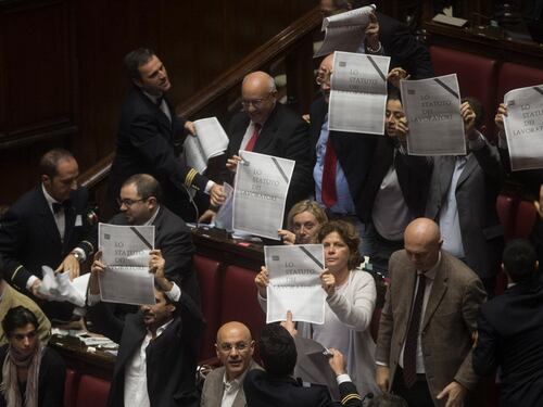 Jobs act, la fronda Pd si spacca Renzi incassa il primo sì