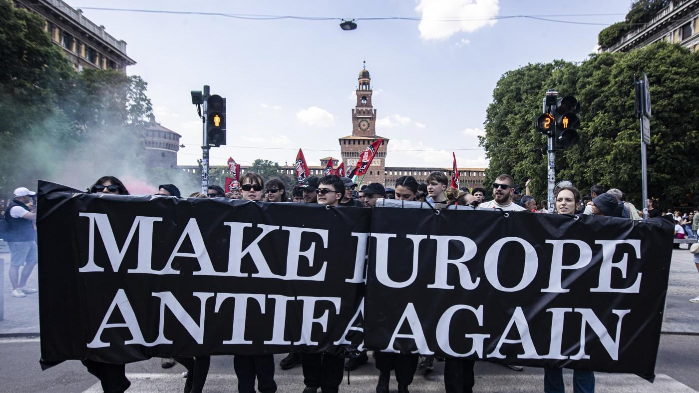 Gli antagonisti si scatenano. E la sinistra non condanna