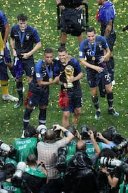La Francia solleva la Coppa del Mondo: tutte le foto della festa  11