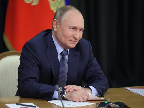 Biden parla con Putin e cerca la via diplomatica sull'Ucraina