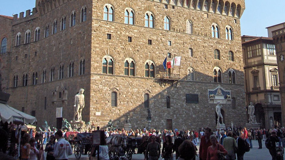 Scandalo parcheggiatori abusivi, indagato per corruzione elettorale il segretario di Nardella
