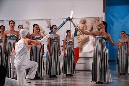 Milano-Cortina 2026: la fiamma olimpica inizia il lungo viaggio da Olimpia 1
