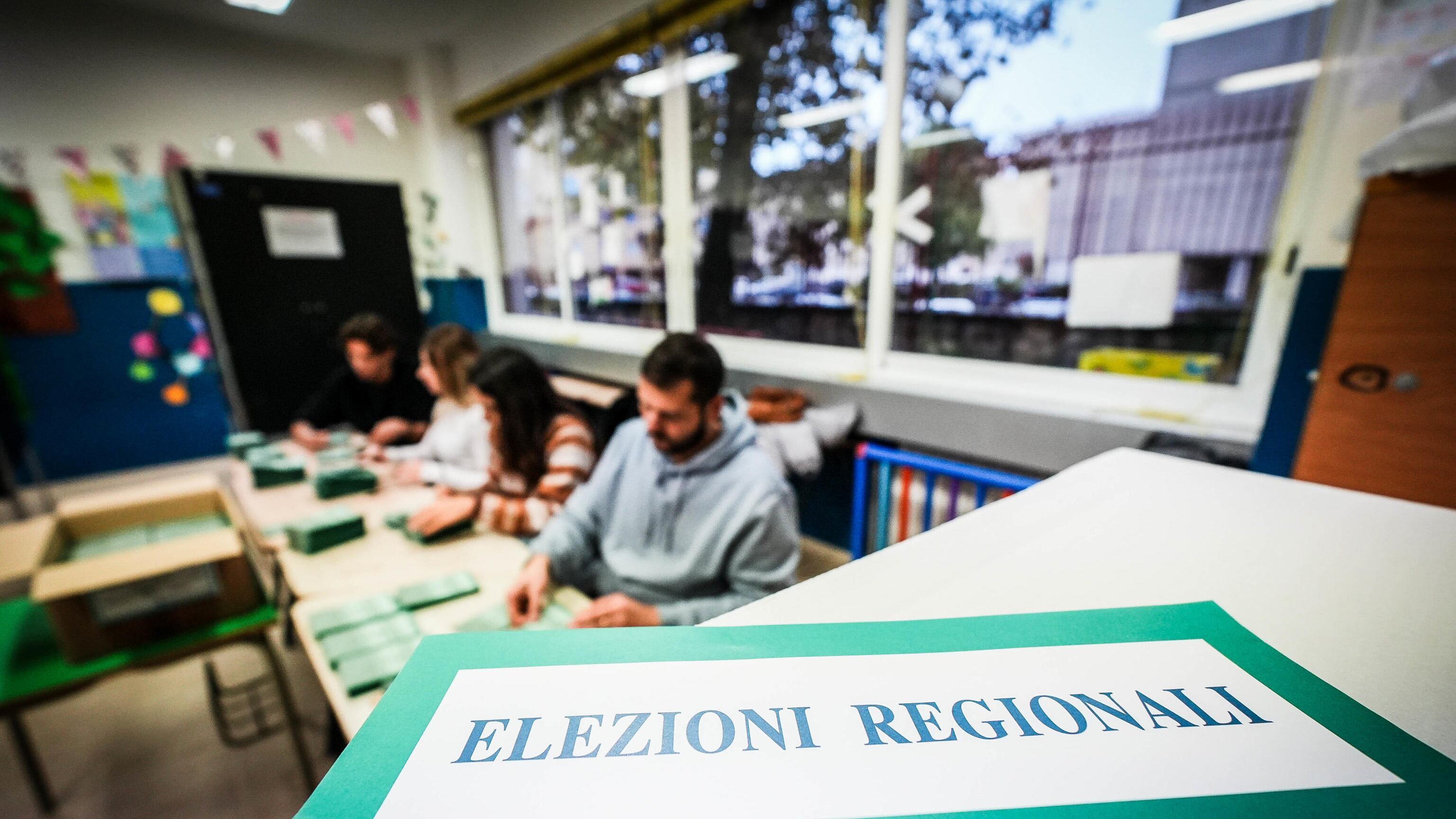 Voto all'Estero, passa la norma anti brogli al referendum