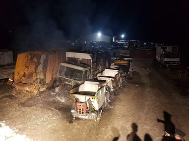 Oltre 40 mezzi per la raccolta dei rifiuti distrutti in un incendio a San Giuseppe 1