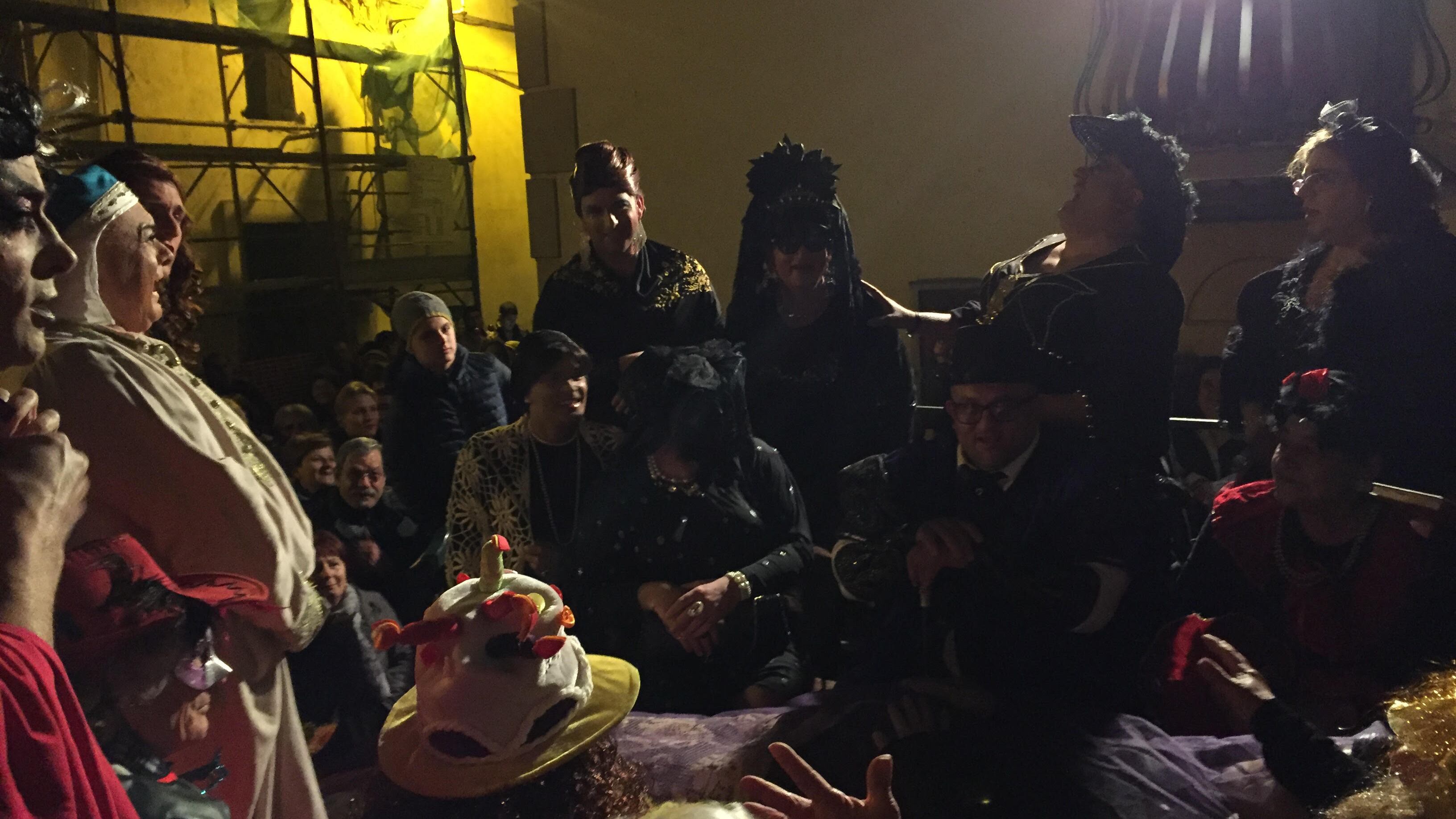 Quei "femminielli" dei Quartieri spagnoli di Napoli