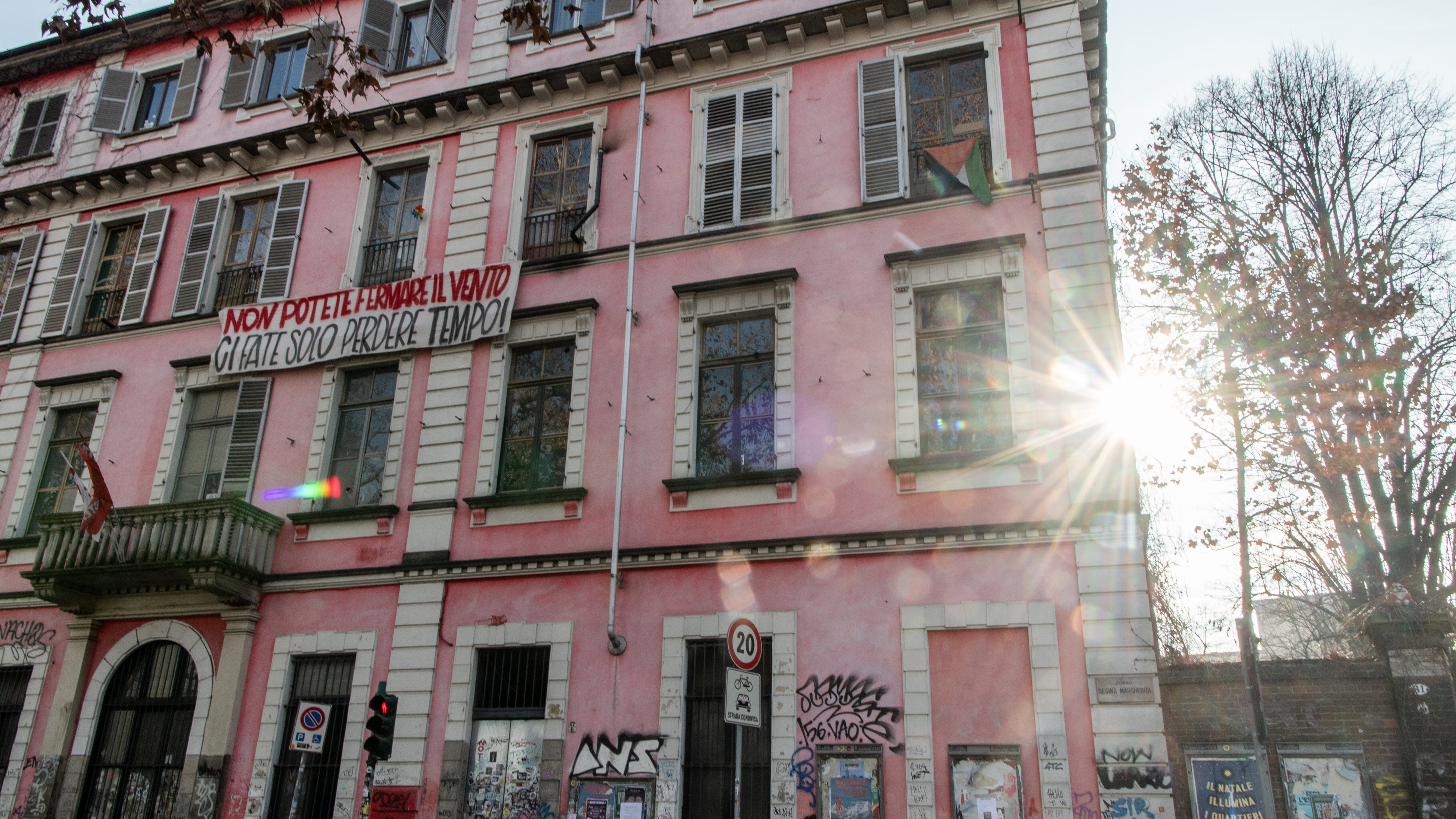 "Askatasuna? Operazione non chiara". Cosa non torna sul centro sociale
