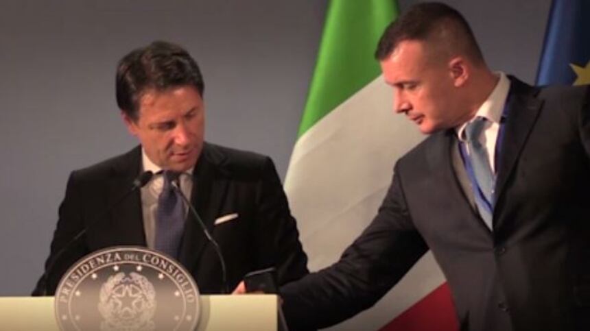Conte stizzito con Casalino: "Non mi fare aggiornare"