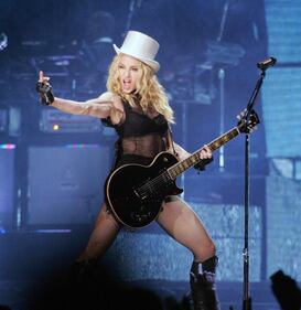 Madonna, topless a sorpresa su Instagram 10