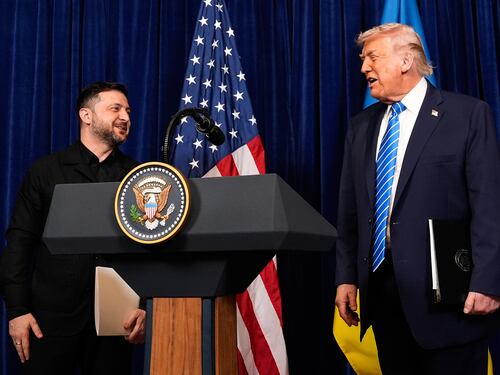 Dall’umiliazione ai sorrisi da amici. La "recita" di Donald e Volodymyr