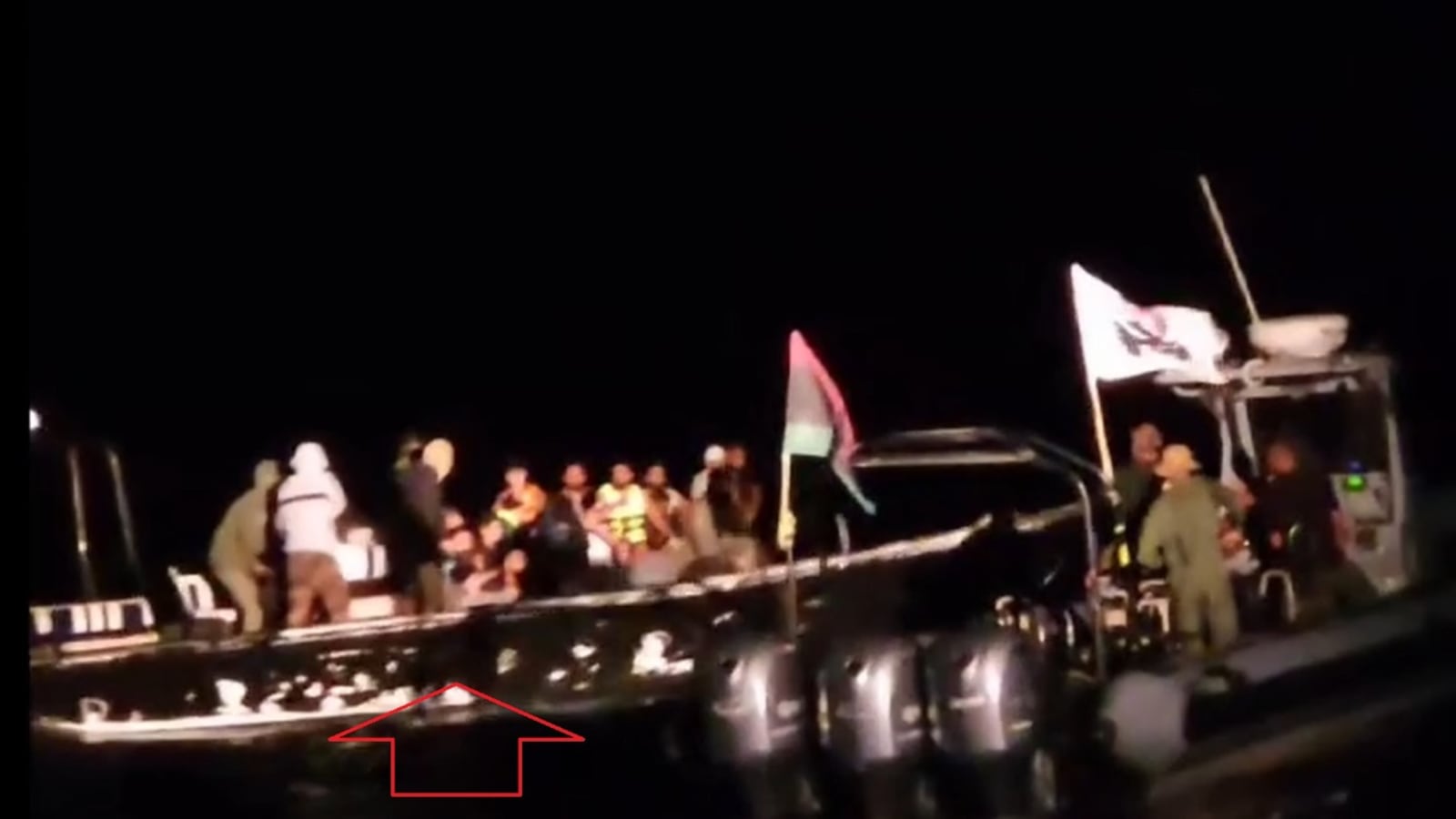 Il soccorso di una Ong sembra una "consegna". Ecco la prova video