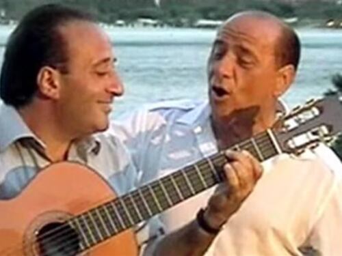 Berlusconi mi disse: "Ti voglio tanto bene...". Il ricordo commosso di Apicella