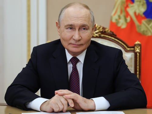 UniCredit, Putin dà il via libera alla riorganizzazione in Russia: autorizzata l’operazione sul 100% della controllata