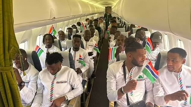 Atterraggio d'emergenza, giocatori svengono, terrore Gambia in volo: "Potevamo morire"