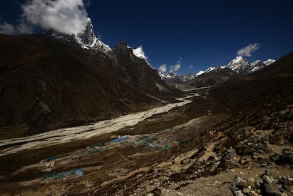 L'affollata strada che porta alla cima dell'Everest 3