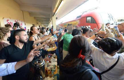 Budapest, gli immigrati prendono d'assalto la stazione 5