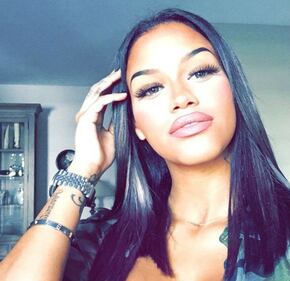 Fanny Neguesha sensuale in abito da sposa 9