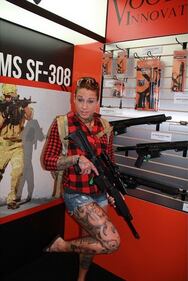 L'ex marine sexy che lotta contro il bracconaggio in Africa 5