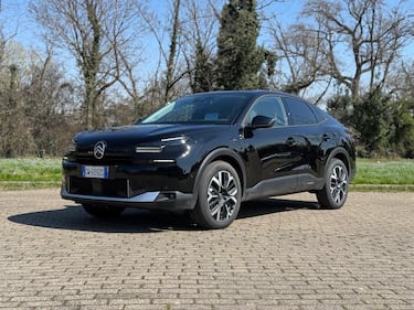 Citroen C4 X 2025: guarda la gallery del crossover coupè, anche ibrido 2