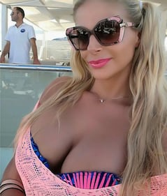Francesca Cipriani sexy, seno mozzafiato 6