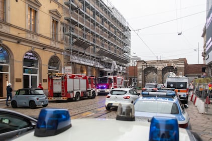 Palazzo in fiamme nel centro storico di Milano 7
