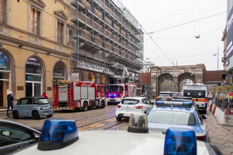 Palazzo in fiamme nel centro storico di Milano 7