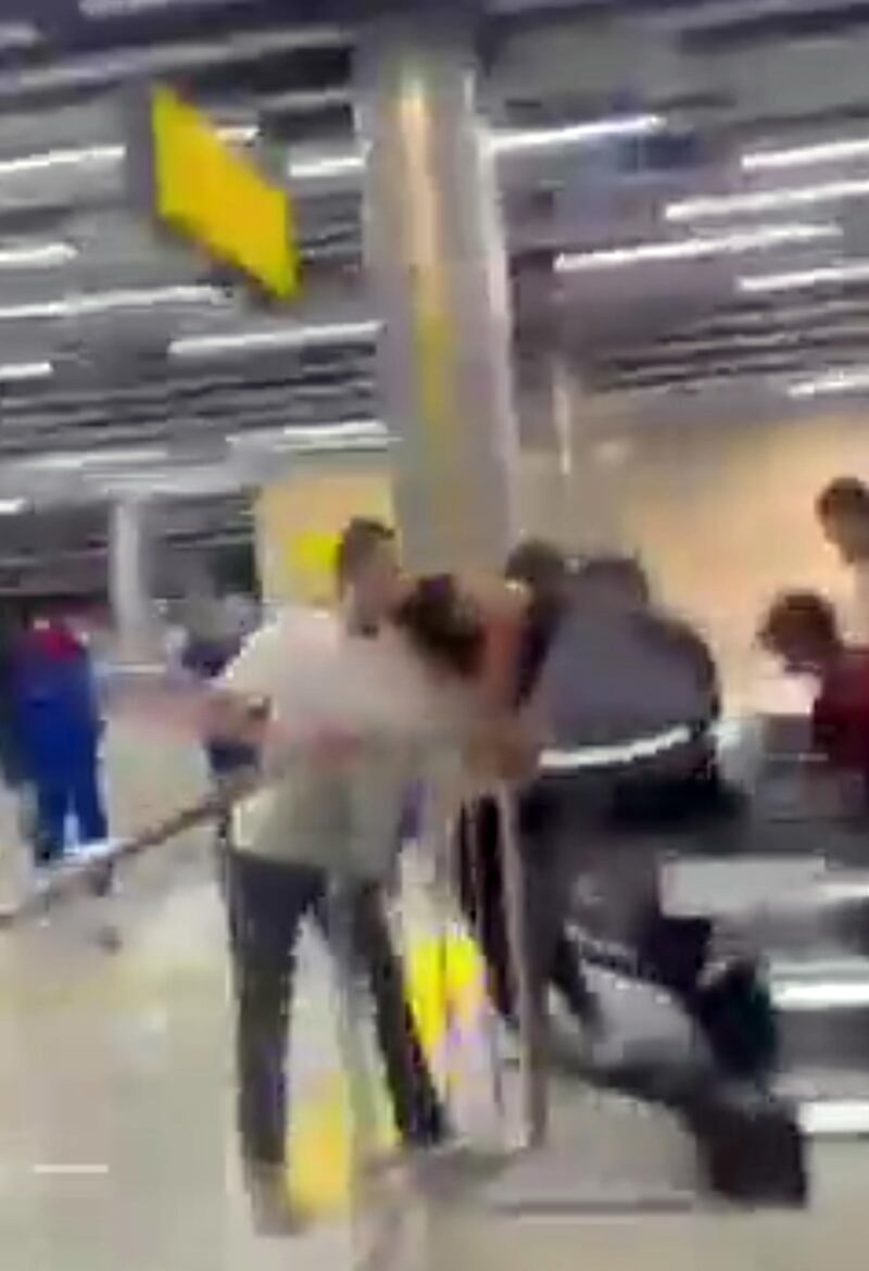 Daghestan, la caccia all'uomo dei manifestanti anti Israele in aeroporto 3