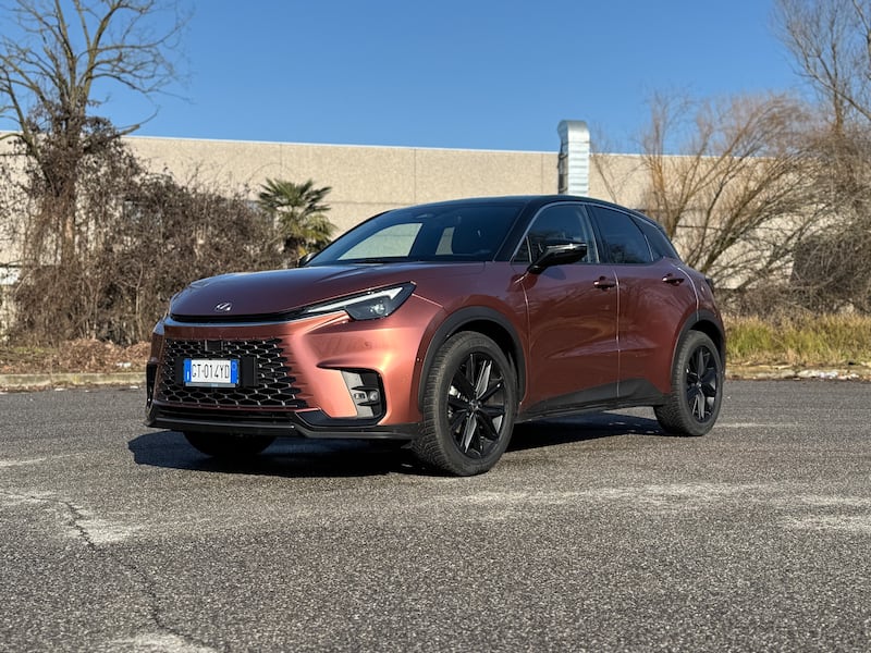 Lexus LBX: guarda la gallery del nuovo B SUV ibrido premium giapponese 2