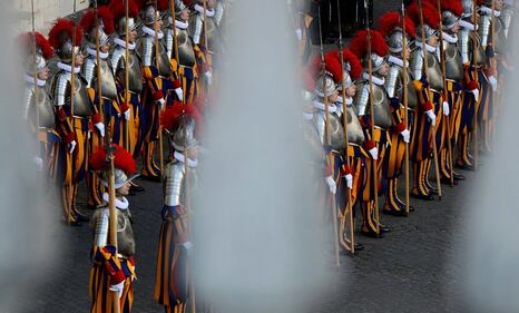 Le nuove guardie svizzere giurano in Vaticano 4