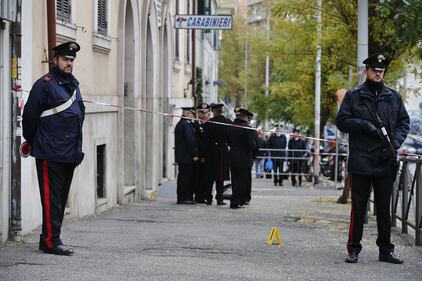 Roma, ordigno rudimentale contro la caserma dei carabinieri 2