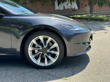Tesla Model 3 Long Range 2024: guarda la gallery del modello con più autonomia 4