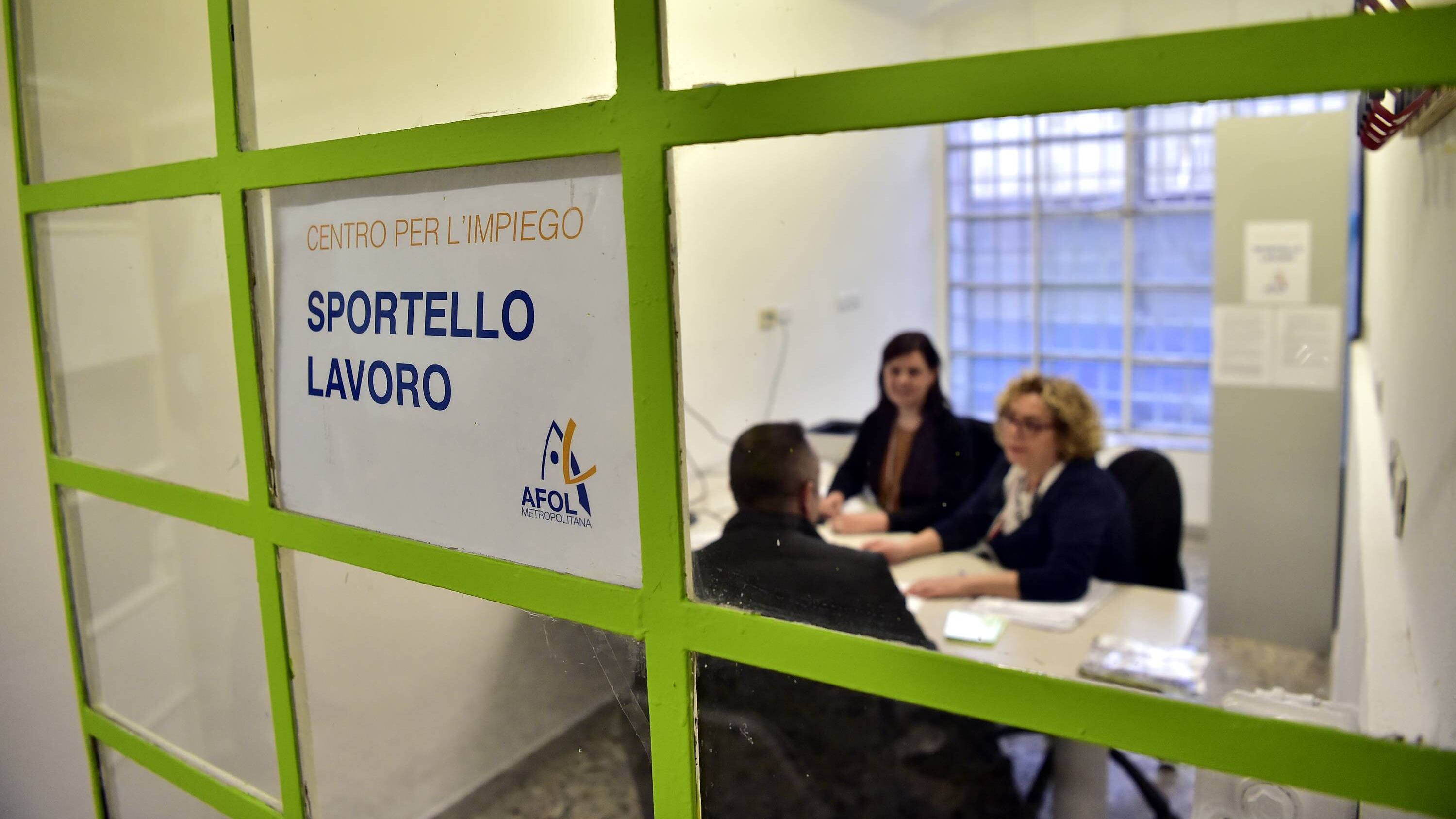 Salerno, truffata un’anziana per ottenere il suo reddito di cittadinanza