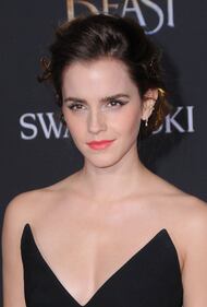 Emma Watson, sexy jumpsuit sul red carpet 32