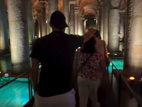 Francesco Totti in vacanza scatena la bufera per uno scherzo