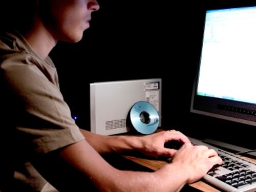 Le "esche sessuali" su Facebook e come evitarle