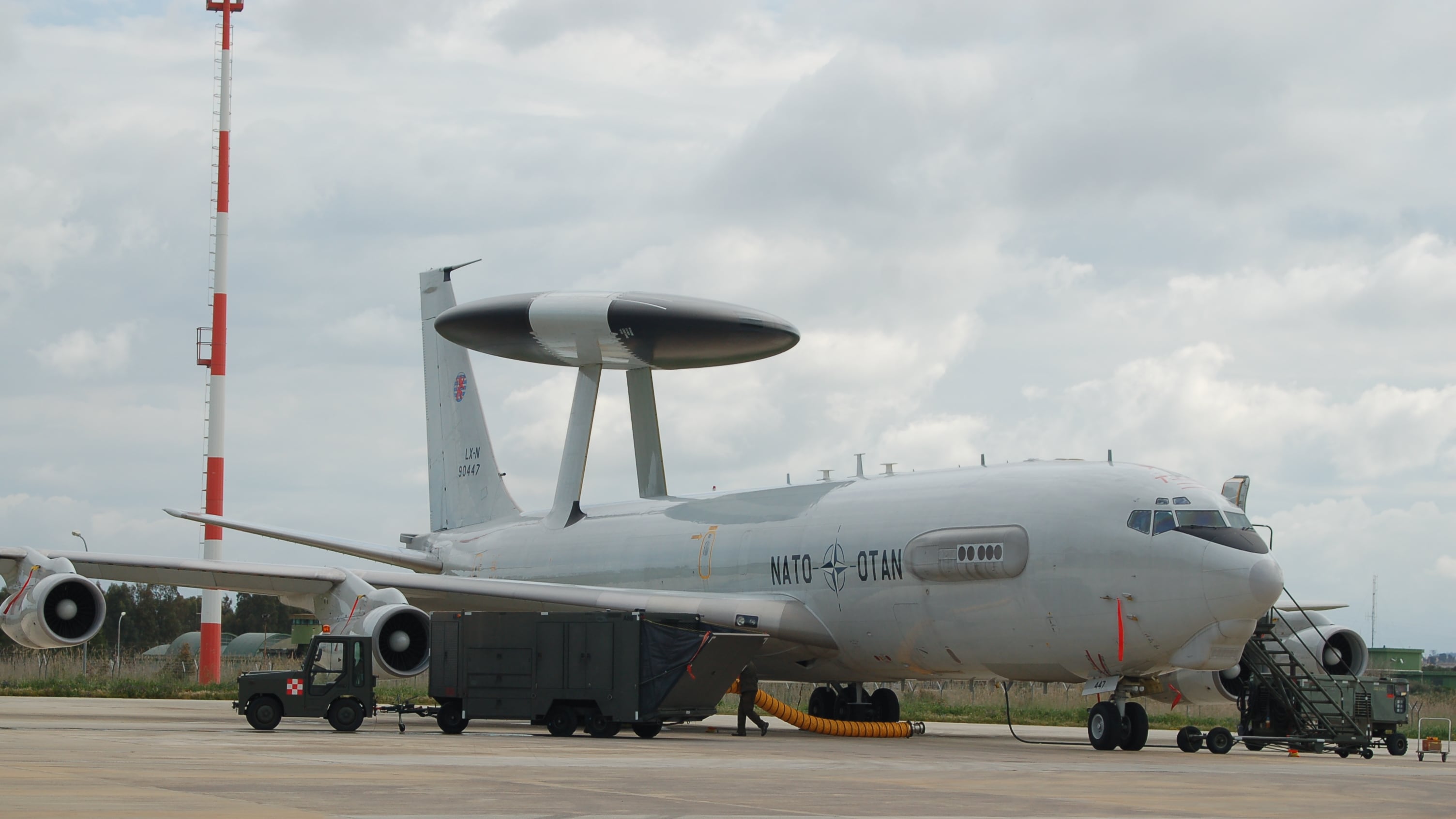 La Nato apre alla Russia e fornirà aerei radar contro l'Isis