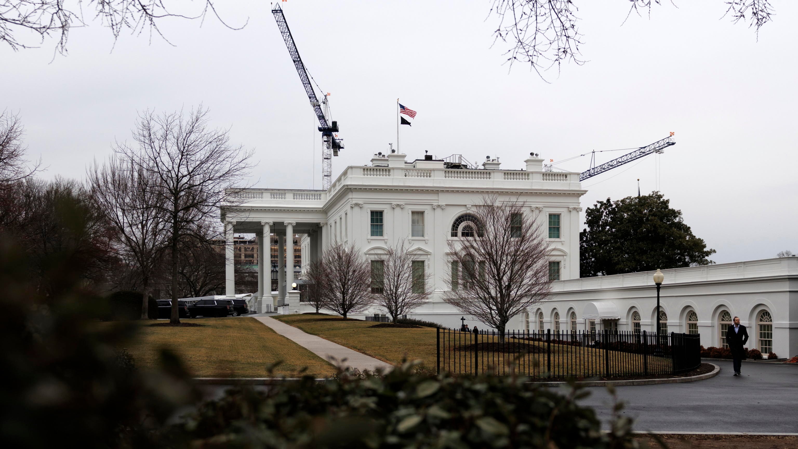 “Può demolire la Statua della Libertà? Sì...”. Il retroscena su Trump e i lavori alla Casa Bianca