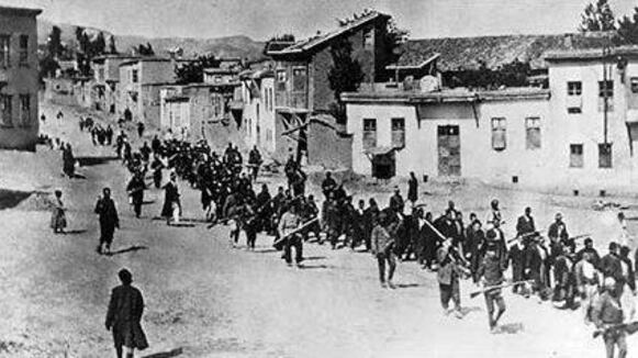 Stermini, marce della morte e deportazioni: viaggio tra le radici di una persecuzione
