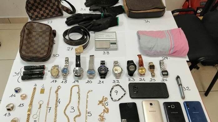 Caserta, rubano orologi e oggetti preziosi: fermati cinque albanesi
