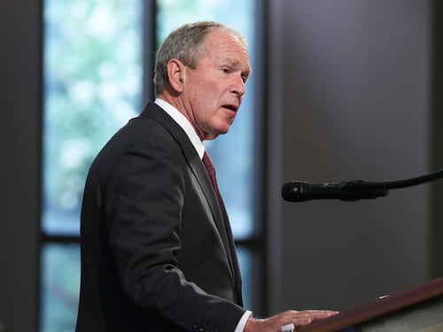 "Ingiustificata invasione in Iraq": la gaffe che imbarazza George Bush