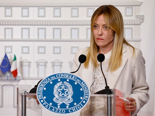 L'allerta del Viminale: vertice sulla sicurezza. Meloni chiama il Colle