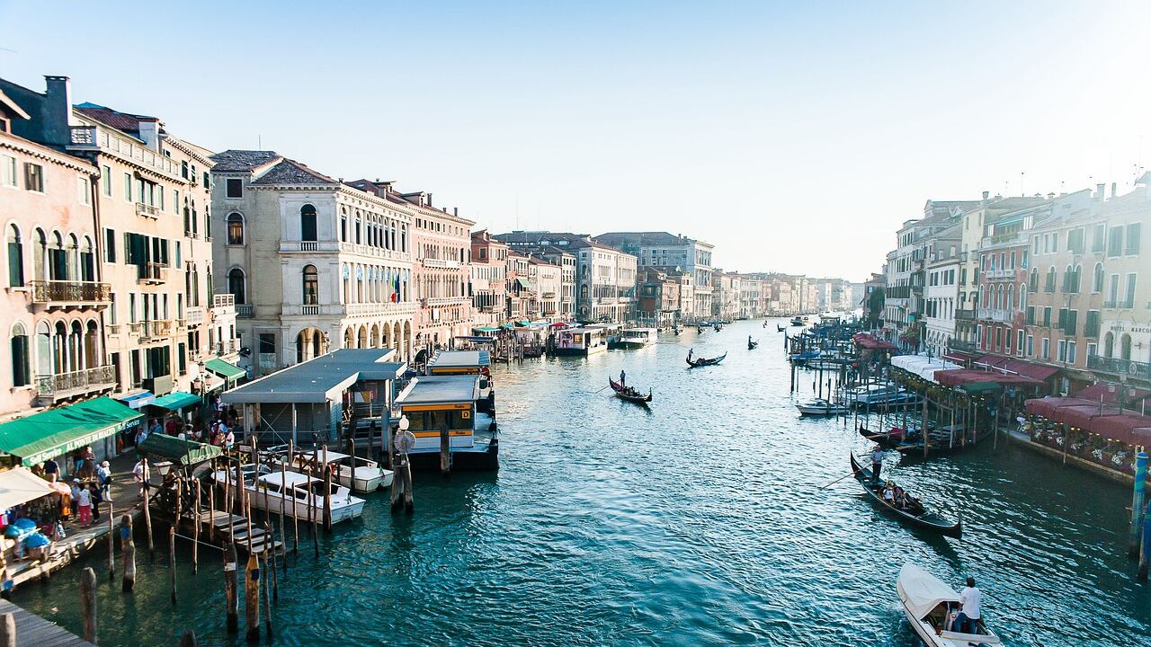 Fuga da Venezia, anche se l'acqua alta con c'è più