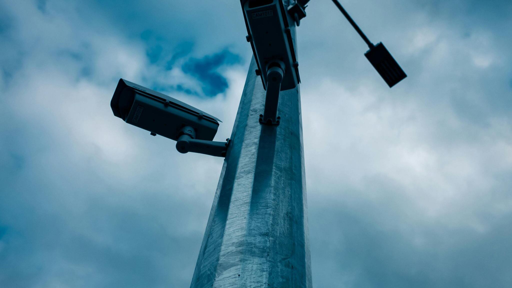 Assicurazione auto scaduta? Occhio ai controlli con l’IA: ecco come riescono a individuarti